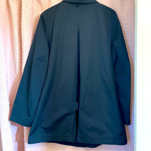 Michael Kors black water resistant rain jacket with stylish metal clasp closure - Picture 4 of 9